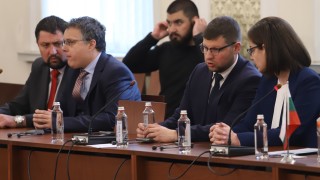 Външно пише официално на РСМ кой събужда духове от миналото
