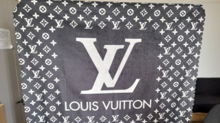 Митнически служители са задържали голямо количество килима и покривала за