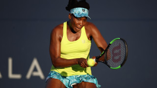 Винъс Уилямс се промъкна на четвъртфинал на турнира на твърди