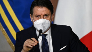 Конте: Италия няма да задължава да се поставя ваксина срещу COVID-19