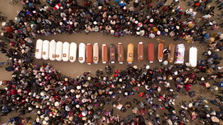 Патрулиращ полицай беше нападнат и изгорен до смърт от протестиращи