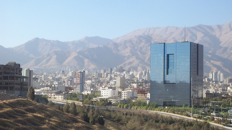 Иран разчита на $50 млрд. външни инвестиции за възстановяване