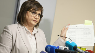 Министърът на икономиката и индустрията Корнелия Нинова даде извънреден брифинг