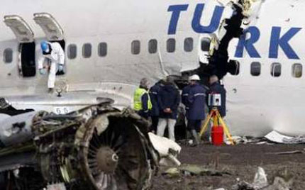 Повреда в двигателите причина за катастрофата на турския самолет?