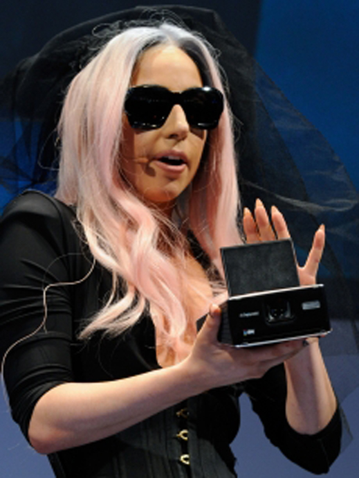 Лейди Гага проектира мобилен принтер за "Polaroid"