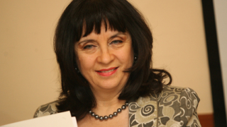 Песничката за шамарчето в учебниците не била задължителна