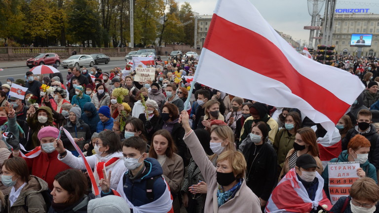 Лукашенко видя "терористи" в лицето на протестиращите срещу него в Беларус