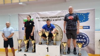 С общо 23 медала и две отборни купи се завърнаха