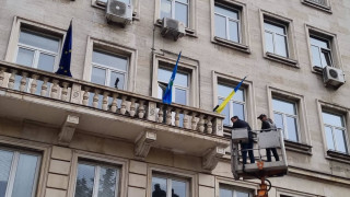Свалянето на украинско знаме: Трагикомедия "Трима депутати и една вишка"