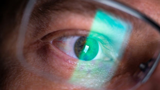 По данни на DataReportal средностатистическият американец прекарва около четири часа