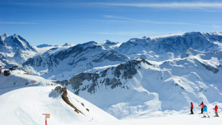 Най добрите скиори в света изискват най свежия сняг Но през декември