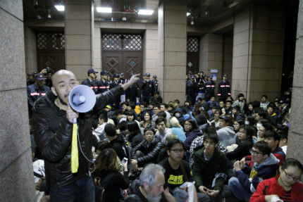 100 хил. протестират в Тайван срещу опит за сближаване с Китай