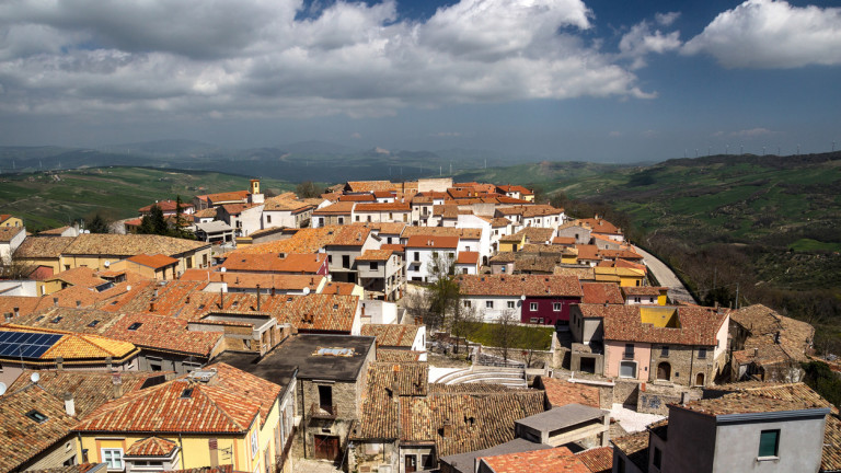 Искате да си купите къща за €1 в Италия? И този град вече предлага такава възможност