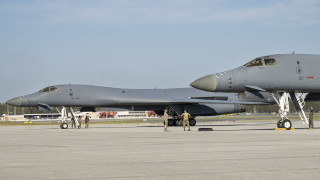 САЩ прехвърлиха още два стратегически бомбардировача B-1B в Япония
