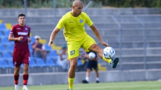 Треньорът на Марица Николай Димитров разкри че към новата звезда на