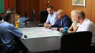 Кметът на Ямбол Валентин Ревански и министърът на околната среда