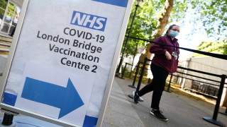Над 40 млн. британци с една доза COVID ваксина 