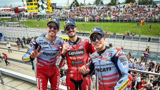 Двукратният световен шампион Франческо Баная Италия Ducati Lenovo Team спечели