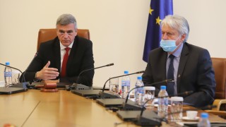 Идеята служебното правителство да остане редовно е екзотична Така определи