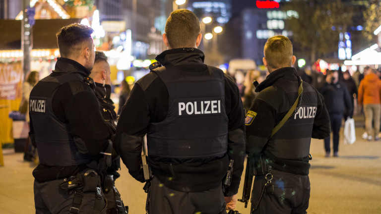 Флашмоб в Германия доведе до сблъсъци, след като младежи нападнаха