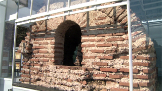 НИМ показа римските гробници, открити в София