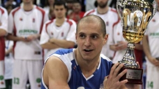 Баскетболист ударен с бутилка в Самоков
