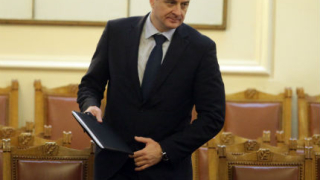 Бъдещето на кабинета се определя от парламента, отсече Йовчев