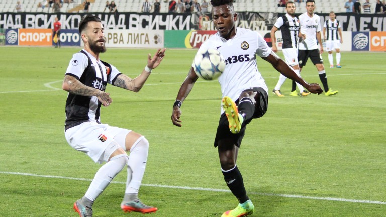 Днес от 19:00 часа, Славия приема Локомотив (Пловдив) на Васил