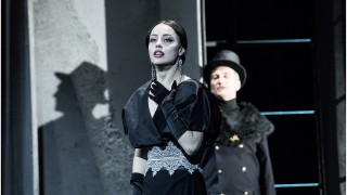 Романа си Дамата с камелиите Александър Дюма син пише след като