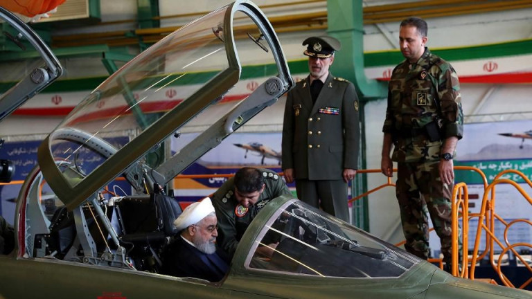 Рухани с новия боен самолет на Иран