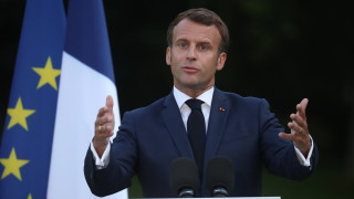 Френският президент Еманюел Макрон възнамерява да проведе Владимир Путин и