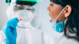 Учени: Коронавирусът мутира и стана по-малко смъртоносен