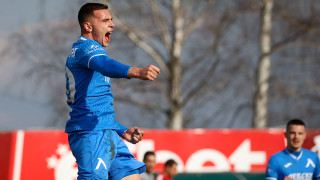 Първият привлечен от Станимир Стоилов футболист при завръщането му в