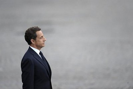 Саркози надделя и подписа за реформата 
