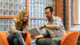 Американският виртуален застрахователен агент Insurify който е основан като стартъп и