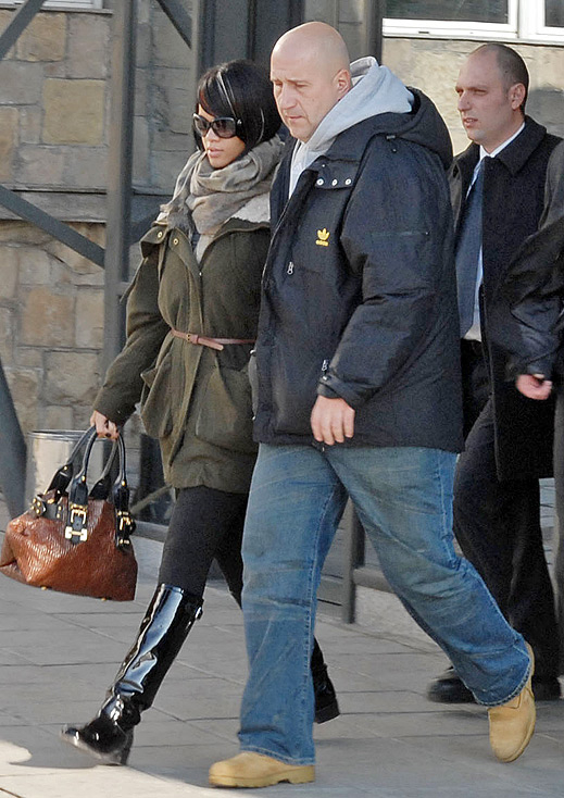 Риана и екипът й пристигнаха в столицата