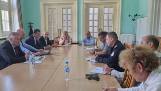 Буферна зона за бежанци става Морската гара в Бургас