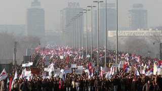 50 000 искат предсрочни избори в Сърбия