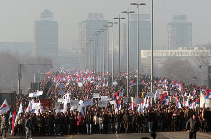 50 000 искат предсрочни избори в Сърбия