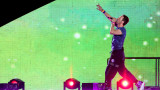 Спечелила ли е нещо фенката, заснела разкриването на аферата на концерт на Coldplay