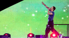 Спечелила ли е нещо фенката, заснела разкриването на аферата на концерт на Coldplay