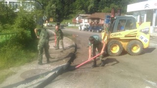 Военни разчистваха пътя между селата Татари и Петокладенци