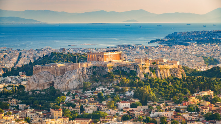 Атина готви голямо намаление на данъците върху доходите