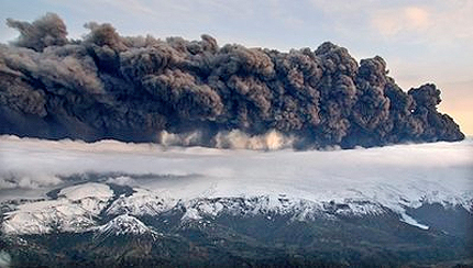 Нов облак от вулканична пепел се носи над Европа