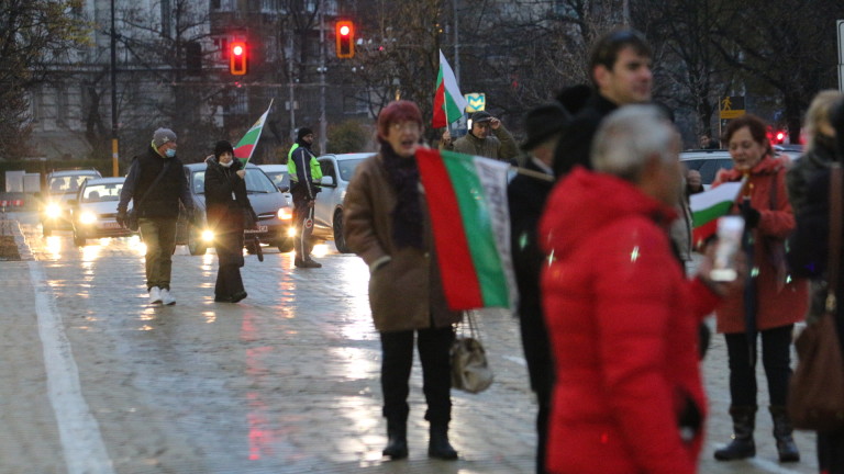 Протестиращи искат оставката на Михаил Константинов и шефа на НСИ