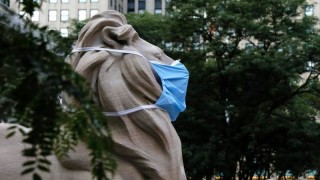 Според изчисленията на университета Джон Хопкинс броят на дневните заразени