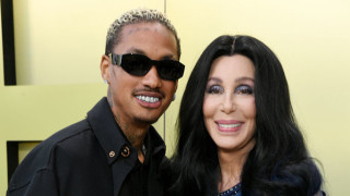 Разделена ли е Шер с 40 години по-младото си гадже