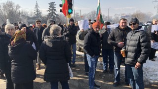 Жители на София излязоха на протест и блокираха движението по