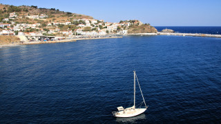 Солени глоби грозят туристите на гръцки остров за взет камък от плажа