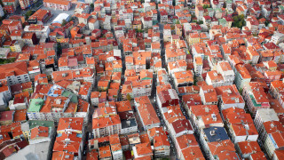 Миди, морски камъни, вестници и стиропор: Плашещите резултати от инспекциите на сгради в Истанбул